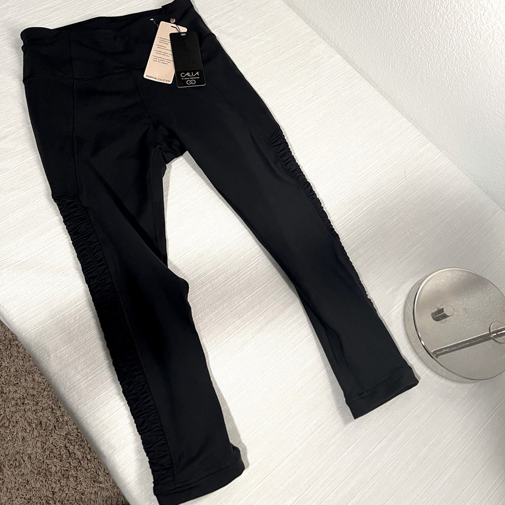 NEW Calia Women’s Power Move high rise  capri black ruched leggings.